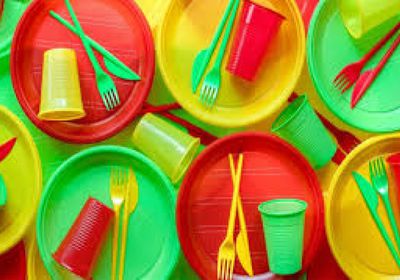 علماء في اليابان يطورون نوعا من البلاستيك يتحلل في مياه البحر 