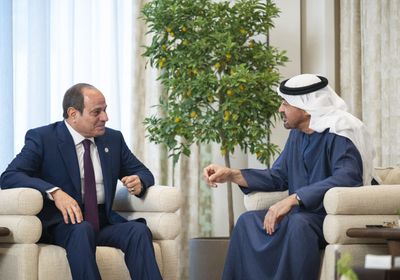 محمد بن زايد والسيسي يبحثان عدداً من القضايا المشتركة في قصر الشاطئ