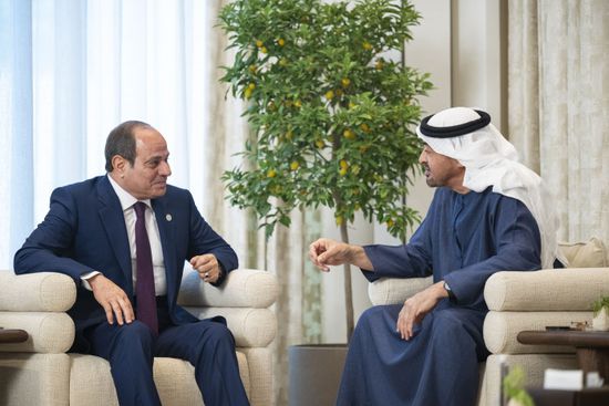 محمد بن زايد والسيسي يبحثان عدداً من القضايا المشتركة في قصر الشاطئ