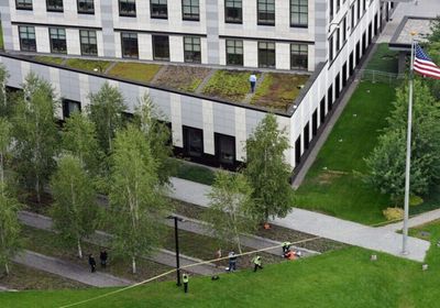 السفارة الأمريكية في كييف توصي مواطنيها بتوخي الحذر