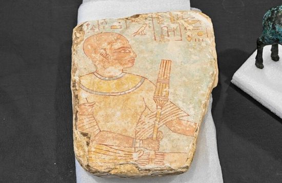 أبرزها إناء الإله "بس".. مصر تسترد آثارا مهربة من نيويورك