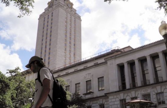 العدل الأمريكية تقاضي ولاية تكساس بسبب الطلاب الأجانب