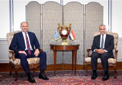 وزير الخارجية المصري يستقبل نظيره اليونان في القاهرة