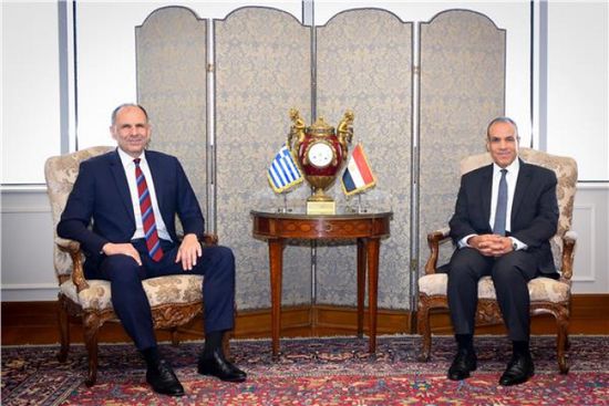 وزير الخارجية المصري يستقبل نظيره اليونان في القاهرة