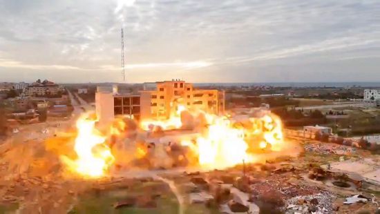 جيش الاحتلال ينسف مباني سكنية جنوب خان يونس