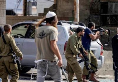 مستوطنون يعتدون على فلسطينيين في رام الله