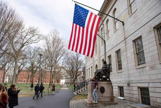 جامعة هارفارد تصف قرار ترامب حظر تأشيرات طلابها بـ"الانتقامي"