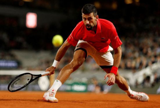 ديوكوفيتش يلجأ للكرات القصيرة خلف الشبكة في فوزه على زفيريف