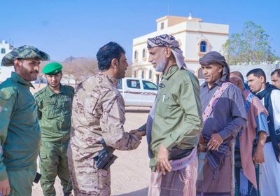 أركان دفاع شبوة يزور أسرة الشهيد أحمد السليماني في عتق