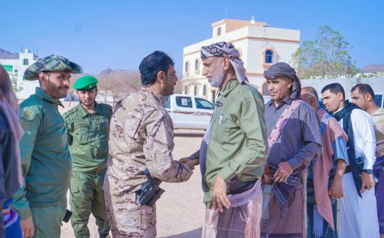 أركان دفاع شبوة يزور أسرة الشهيد أحمد السليماني في عتق