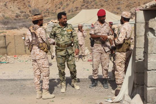 قائد اللواء الرابع مشاة يتفقد المواقع العسكرية في شبوة