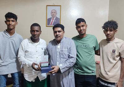 تكريم رئيس "انتقالي حضرموت" عرفانا بدعمه للشباب والرياضيين