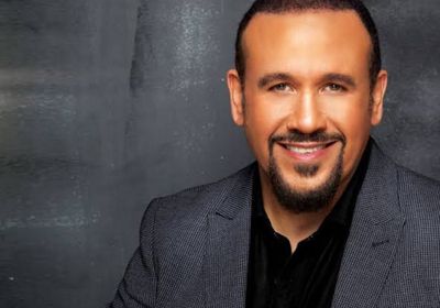 هشام عباس يحيي حفلا غنائيا في مسرح البالون