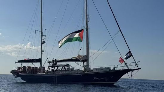 إسرائيل تأمر الجيش بمنع وصول سفينة أسطول الحرية لغزة