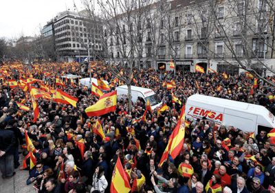 عشرات الآلاف يتظاهرون ضد الحكومة في مدريد