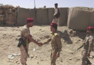 قائد اللواء الأول دعم وإسناد يتفقد المقاتلين المرابطين في المحفد