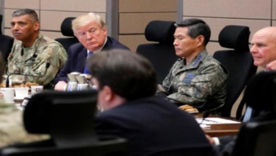 ترامب يتوجه لكامب ديفيد للاجتماع مع قادة عسكريين