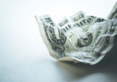 توقعات بتراجع الدولار لمستويات ما قبل كورونا في 2026