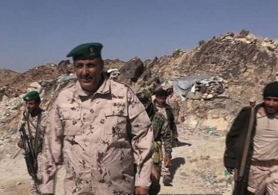 قائد اللواء الخامس حماية رئاسية يزور الوحدات بجبهات الحد يافع