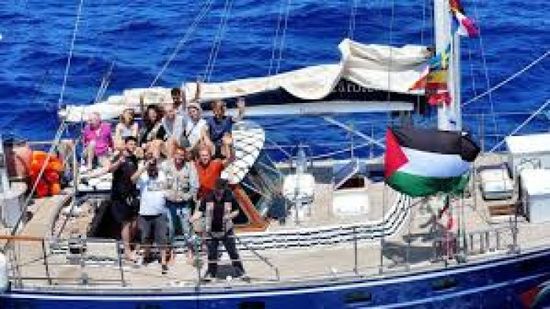 إسرائيل ترحل نشطاء سفينة مادلين
