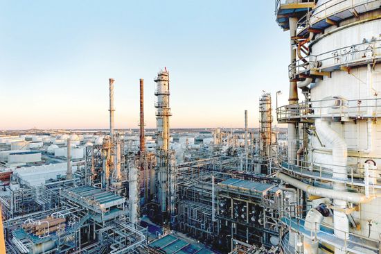 انتعاش أرباح مصافي التكرير مع انخفاض المعروض