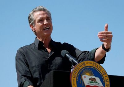 حاكم كاليفورنيا يطالب بمنع نشر الجيش بلوس أنجلوس