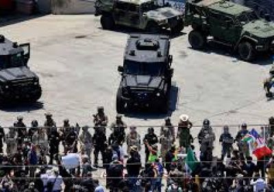 مئات المحتجين يتجمعون أمام مقر الهجرة بنيويورك