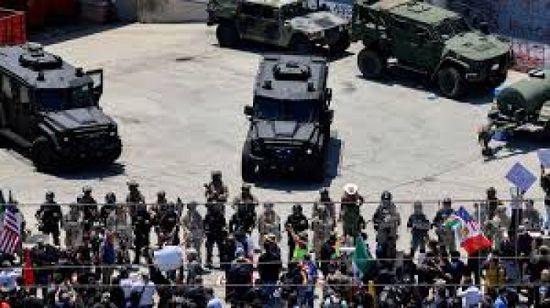 مئات المحتجين يتجمعون أمام مقر الهجرة بنيويورك