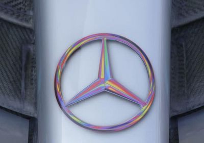 مرسيدس تنسق مع الموردين لتأمين المعادن النادرة