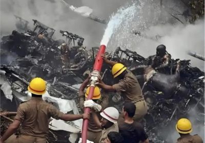 نقل 100 جثة إلى مستشفى بعد تحطم طائرة في الهند