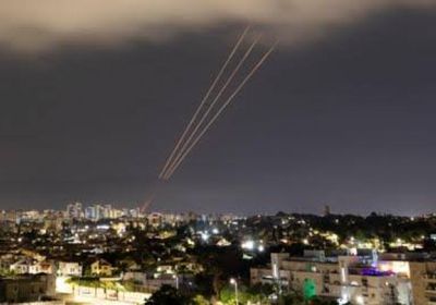 إيران تطلق 100 مسيرة علي إسرائيل