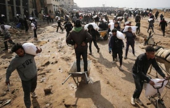 بنيران إسرائيلية.. مقتل 23 فلسطينياً قرب موقع لتوزيع المساعدات في غزة