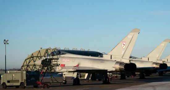 رئيس الوزراء البريطاني يعلن نقل طائرات مقاتلة إلى الشرق الأوسط