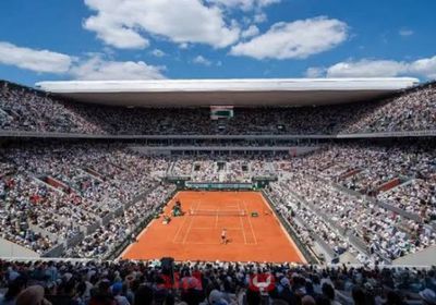 ميرتنز تفوز على روسه لتتوج بلقب بطولة دن بوش للتنس