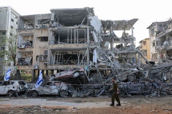 دوي صفارات إنذار من صواريخ في تل أبيب والقدس