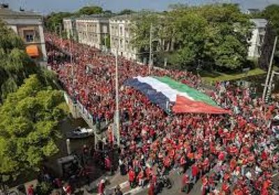 عشرات الآلاف يتظاهرون في لاهاي للمطالبة بوقف الإبادة بغزة