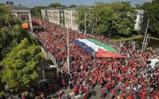 عشرات الآلاف يتظاهرون في لاهاي للمطالبة بوقف الإبادة بغزة