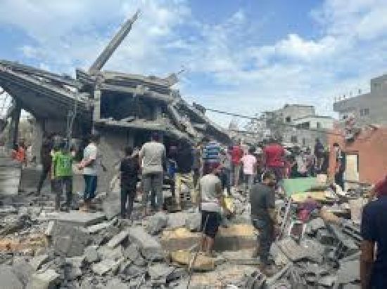 قصف إسرائيلي يستهدف منتظري المساعدات بمخيم النصيرات