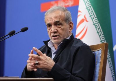 الرئيس الإيراني يدعو إلى الوحدة مع تواصل الضربات الإسرائيلية