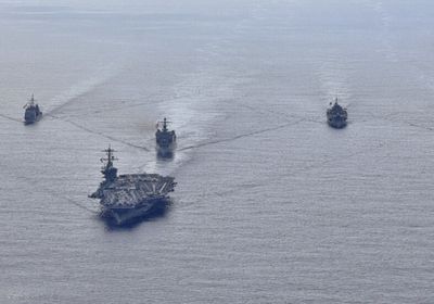 حاملة طائرات أمريكية تتجه غربًا من بحر الصين الجنوبي