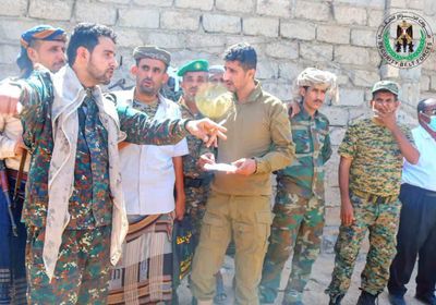 قائد حزام المنطقة الوسطى في أبين يتفقد جبهة ثرة