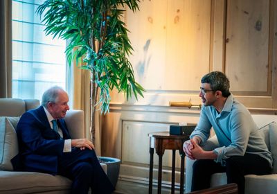 وزير الخارجية الإماراتي يلتقي رئيس مجموعة بلاكستون الأمريكية