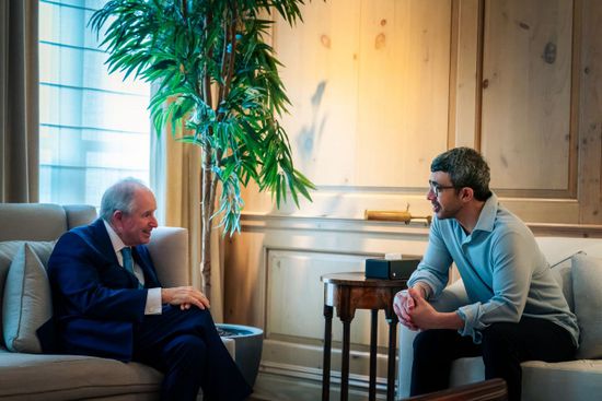 وزير الخارجية الإماراتي يلتقي رئيس مجموعة بلاكستون الأمريكية