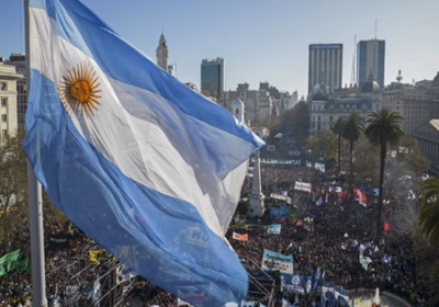 التضخم الشهري في الأرجنتين ينخفض لأدنى مستوى في 5 سنوات