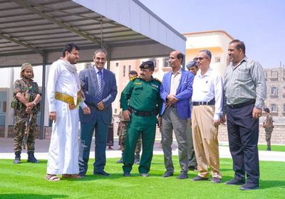 هشلة يتفقد موقع مشروع إنشاء روضة الأطفال في عتق