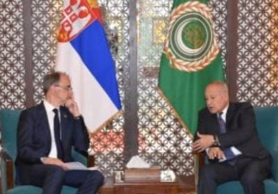 أبو الغيط يلتقى رئيس وزراء صربيا في مقر الجامعة العربية