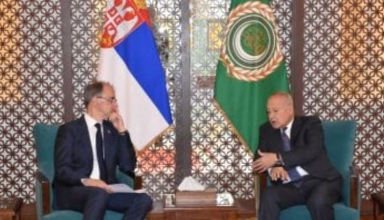 أبو الغيط يلتقى رئيس وزراء صربيا في مقر الجامعة العربية