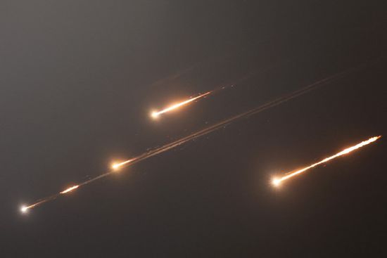 بدء إطلاق موجة جديدة من الصواريخ الإيرانية تجاه إسرائيل