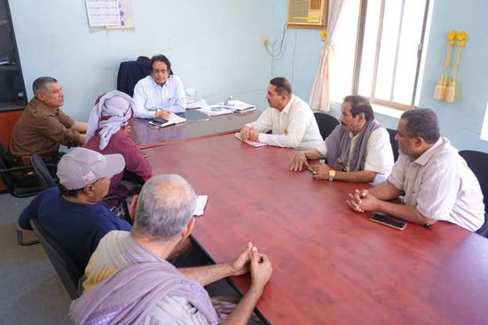 وكيل شبوة يبحث ترتيبات تشغيل 4 آبار مياه في عتق