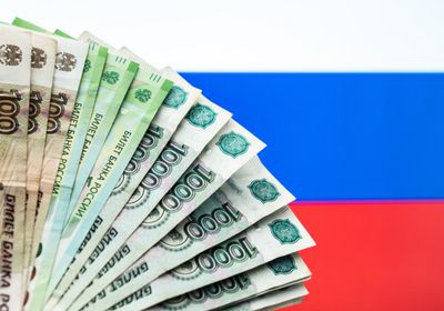 سيبربنك: الروبل مُبالغ في قيمته ويؤثر سلبًا على الاقتصاد